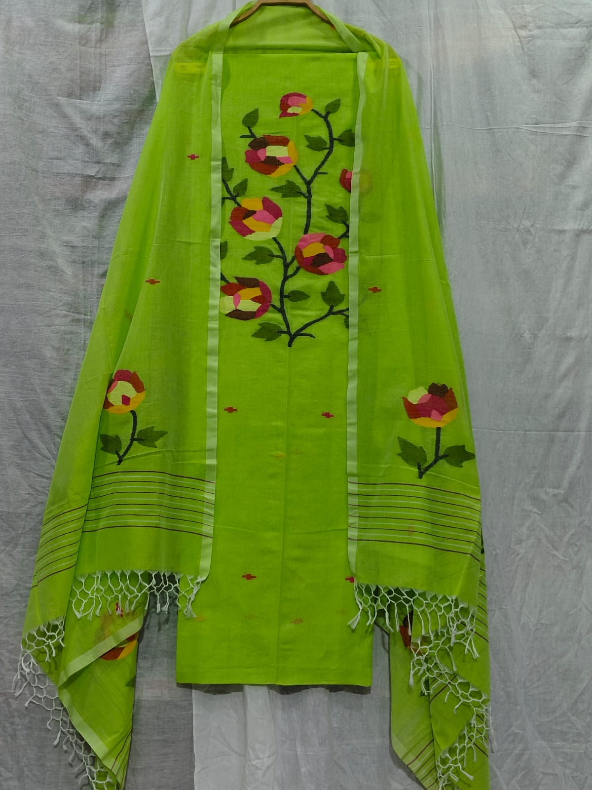 Poppy Mul cotton handloom suit with beautiful floral motifs, woven in soft Mulcotton Tantuj fabric by Rihyaaz.