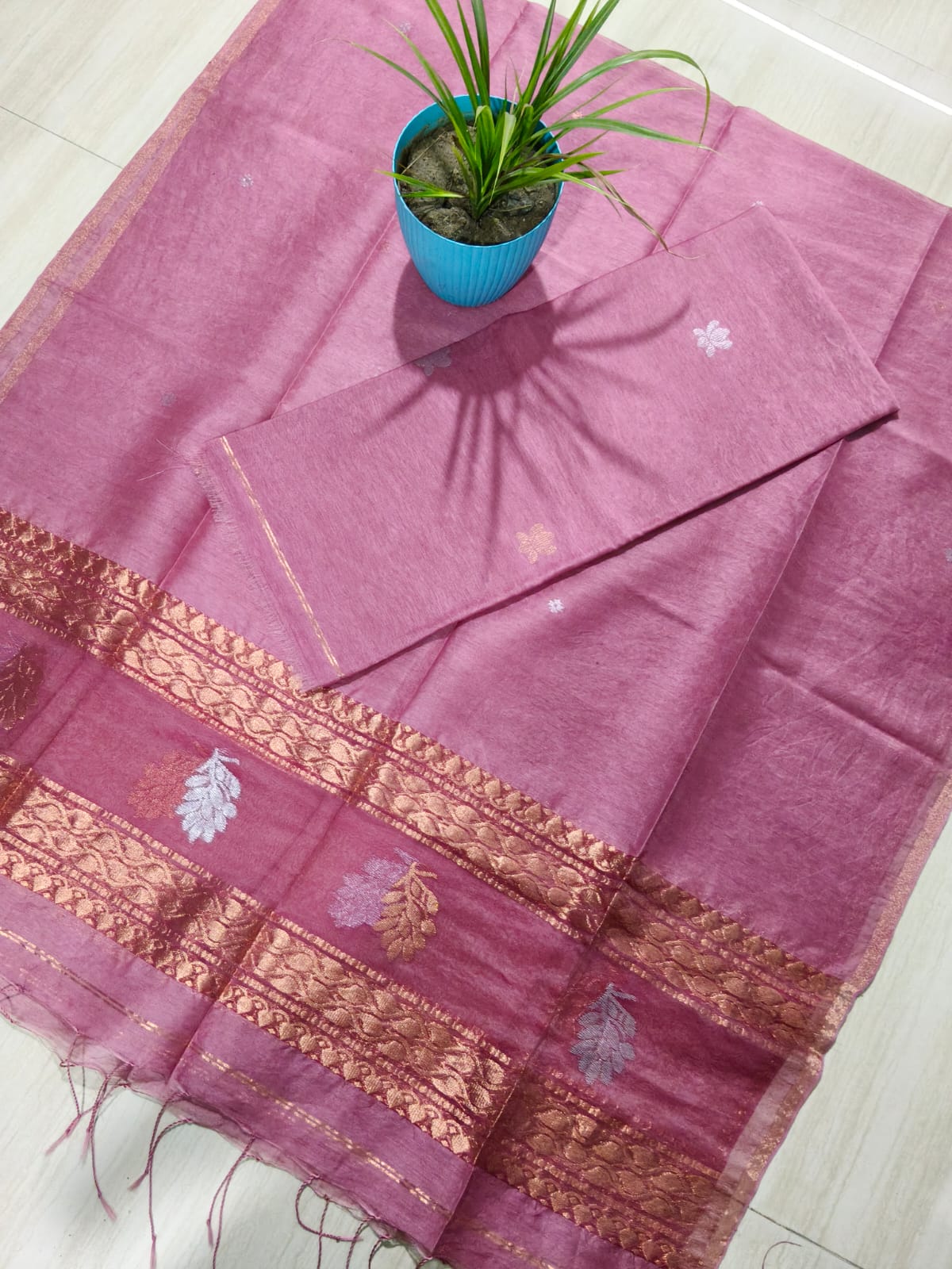 Rashi Silk Linen Lotus Jamdani Suit Set by Rihyaaz featuring a 3-meter silk linen top with a 2.5-meter tassel dupatta, showcasing elegant handwoven Lotus Jamdani craftsmanship.