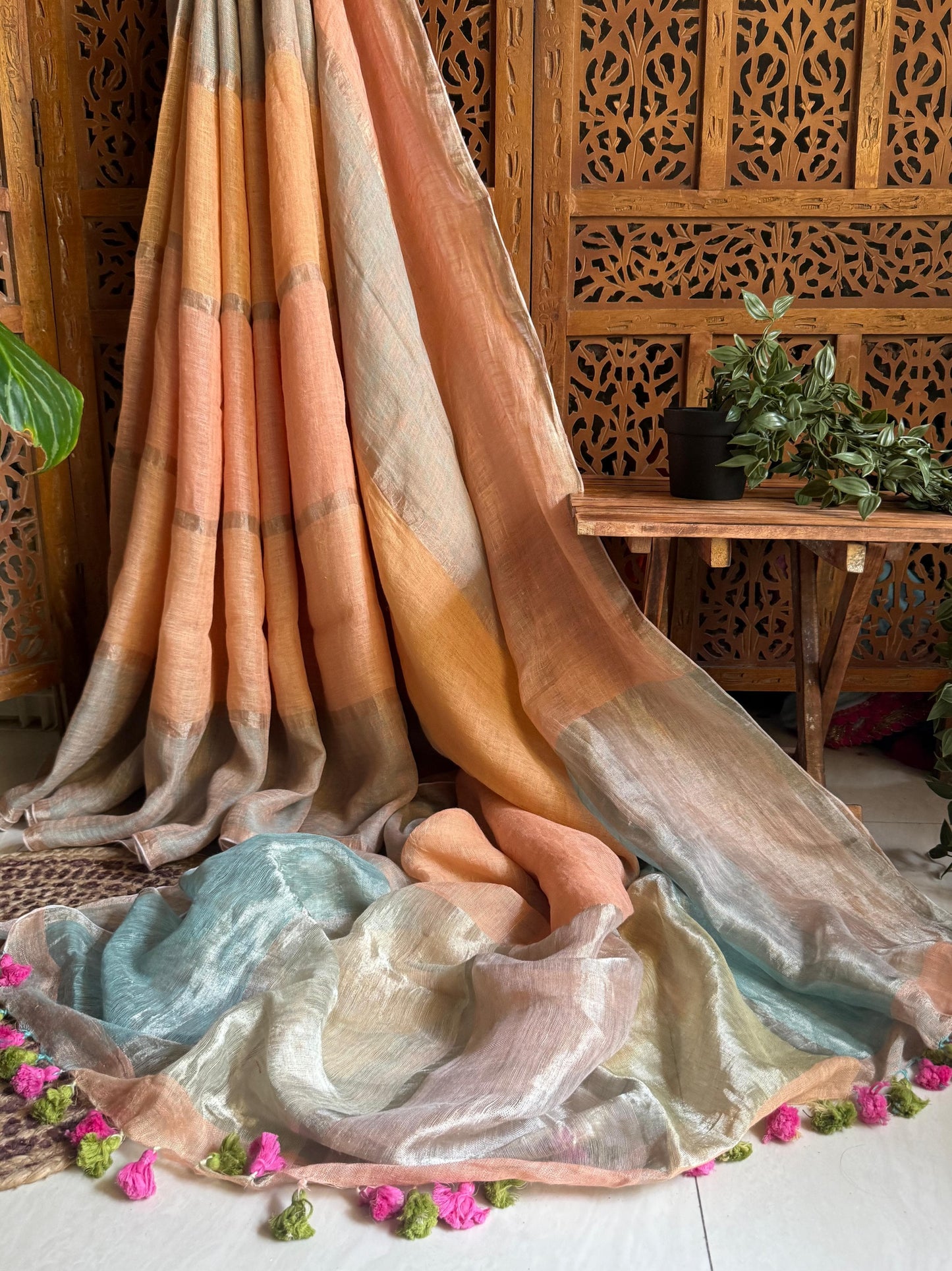 Luxe Peach pure 100 count Jayasree linen check saree with running blouse piece by Rihyaaz