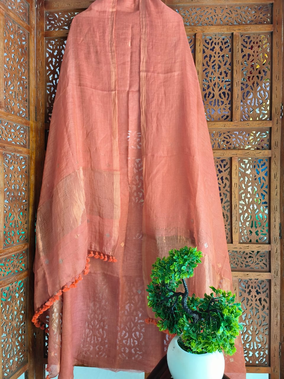 Heera Pure Linen Tissue Handwoven Jamdani Suit Set by Rihyaaz featuring intricate diamond butta needle weaving on the kurta and dupatta. Premium soft luxury linen tissue fabric, handcrafted ethnic wear with 2.5-meter kurta and 2.5-meter dupatta, ideal for festive, wedding, and occasion wear.