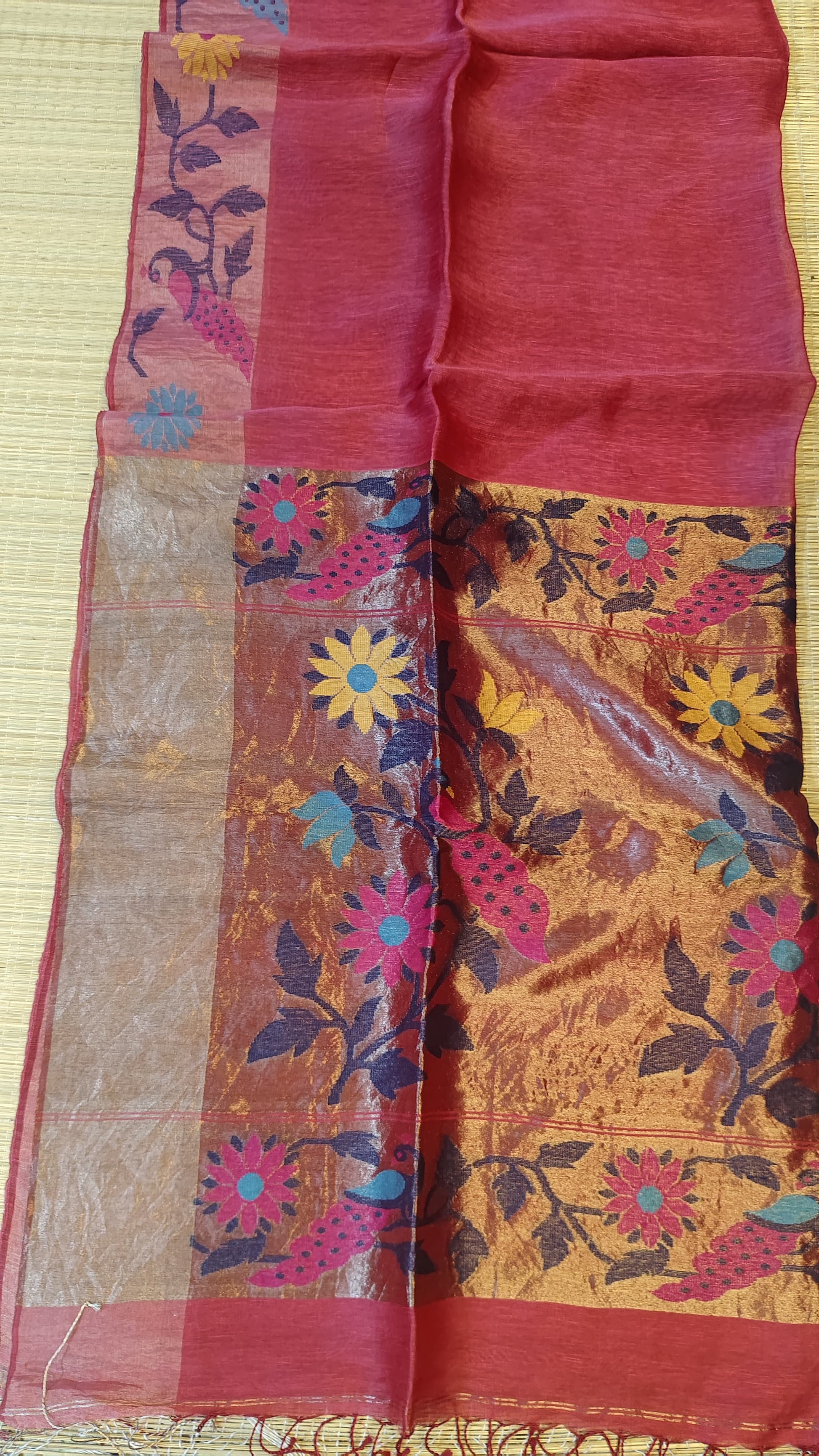 Tarang pure linen tissue Jamdani saree featuring a beautifully detailed needlework Jamdani border with floral and bird motifs, by Rihyaaz.