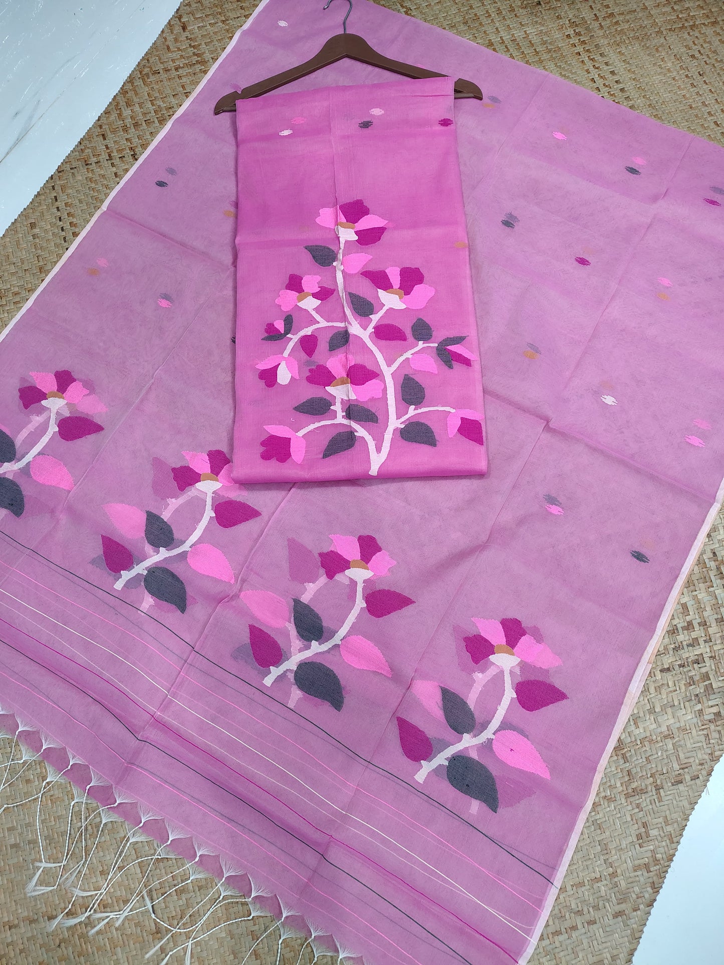 Bethuya Jamdani handwoven suit set by Rihyaaz, crafted in premium Muslin fabric with a beautifully designed 2.5-meter designer dupatta and 2.5-meter top.