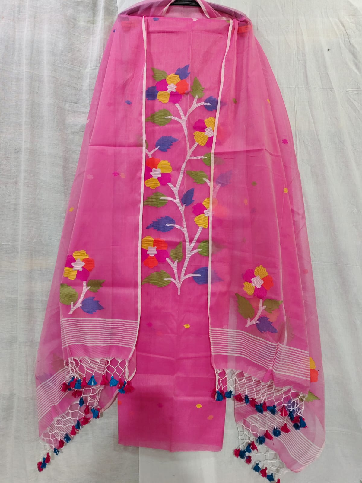 Petunia needle-woven Jamdani Muslin suit set by Rihyaaz, featuring a 2.5-meter top and 2.5-meter dupatta with elegant tassel detailing, showcasing traditional handloom craftsmanship and timeless ethnic style.