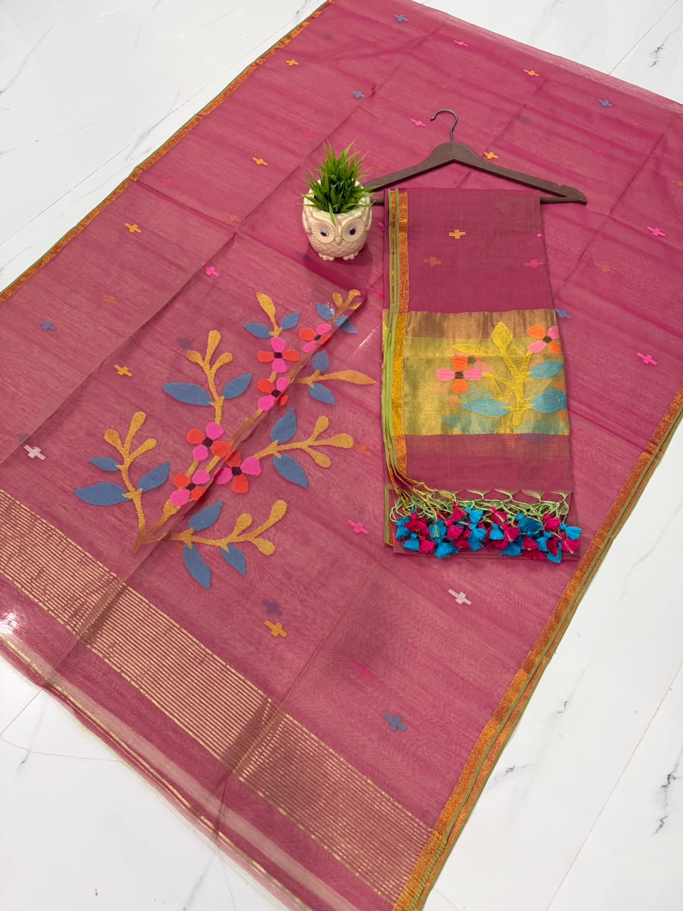 Muslin Jamdani handwoven suit set with 2.5-meter top and 2.5-meter dupatta featuring elegant tassels by Rihyaaz.