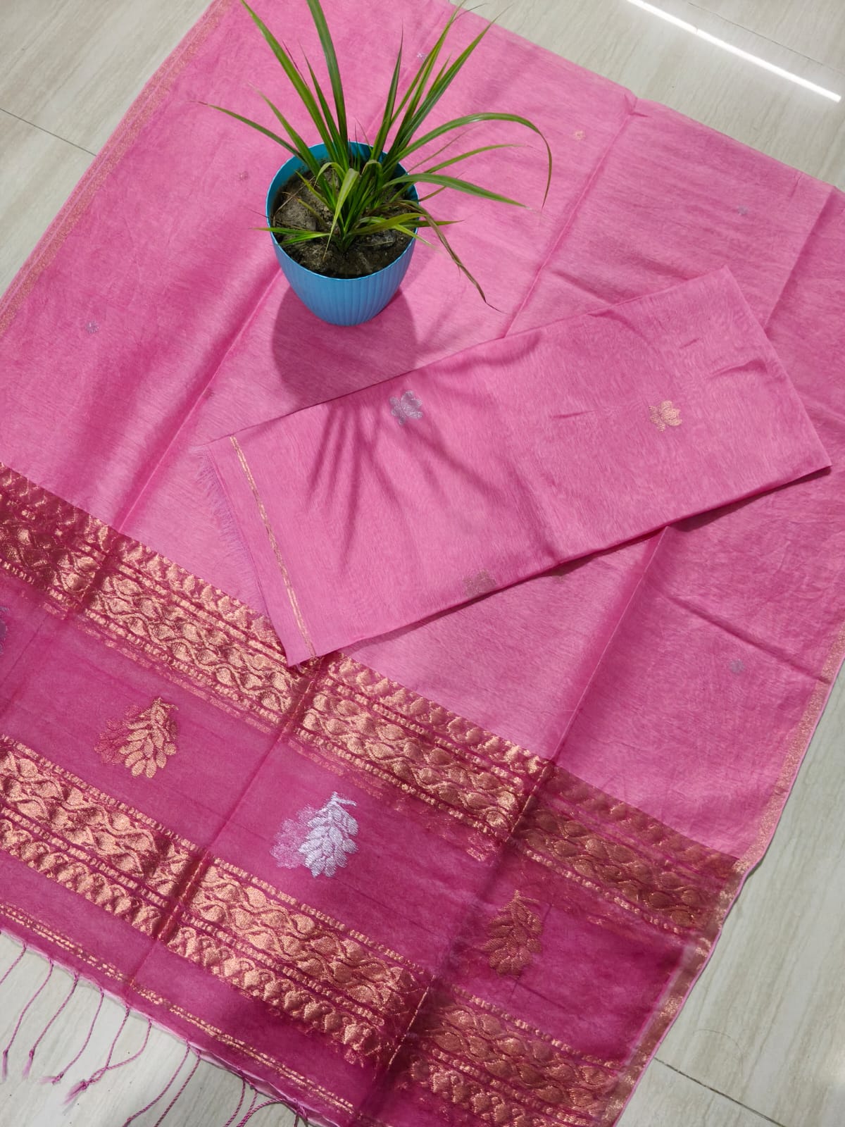 Rashi Silk Linen Lotus Jamdani Suit Set by Rihyaaz featuring a 3-meter silk linen top with a 2.5-meter tassel dupatta, showcasing elegant handwoven Lotus Jamdani craftsmanship.