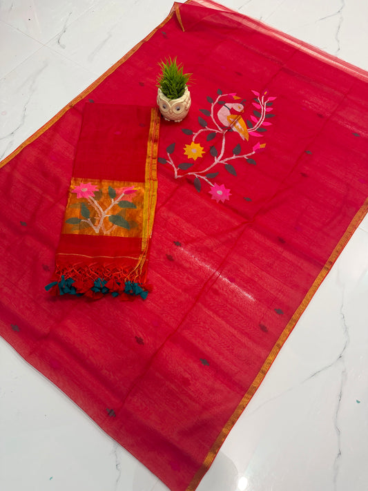 Shop the elegant Muslin Jamdani Top & Dupatta by Rihyaaz. Featuring a 2.6-meter top and 2.5-meter dupatta, this timeless handwoven ensemble celebrates Indian craftsmanship and graceful style.