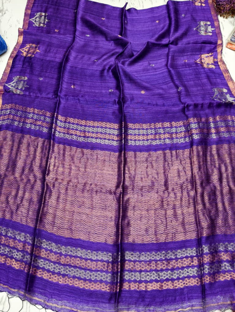 Suhina by Rihyaaz Fashions, Purple pure Matka silk handwoven saree with running blouse piece. Featuring authentic silk texture, and Silk Mark certification, traditional Indian handloom craftsmanship and elegant festive styling.