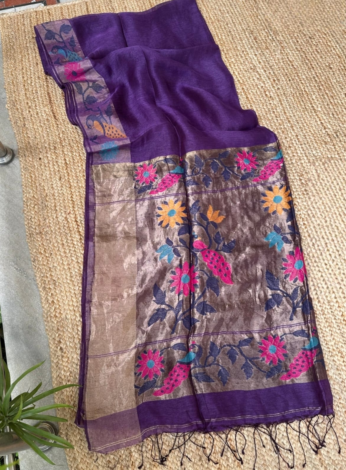 Tarang pure linen tissue Jamdani saree featuring a beautifully detailed needlework Jamdani border with floral and bird motifs, by Rihyaaz.