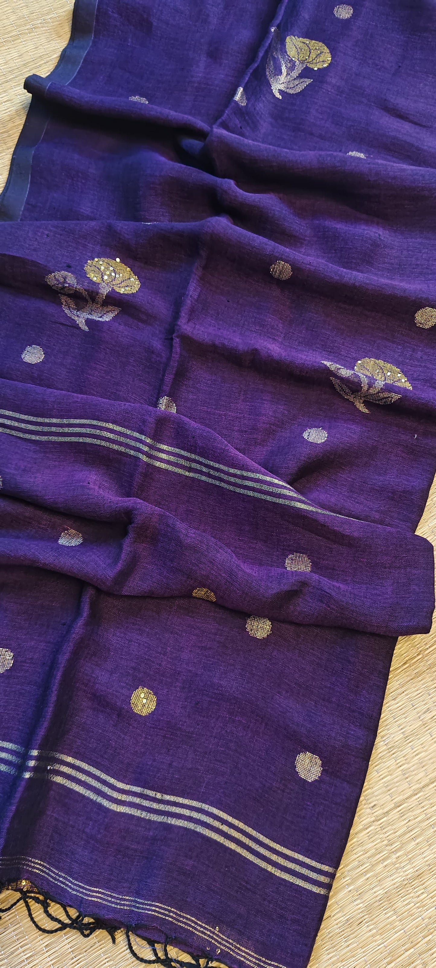Rukh Pure Linen by Linen handwoven floral motif Jamdani saree with sequence work on motifs and pallu, needlework butta and blouse piece by Rihyaaz