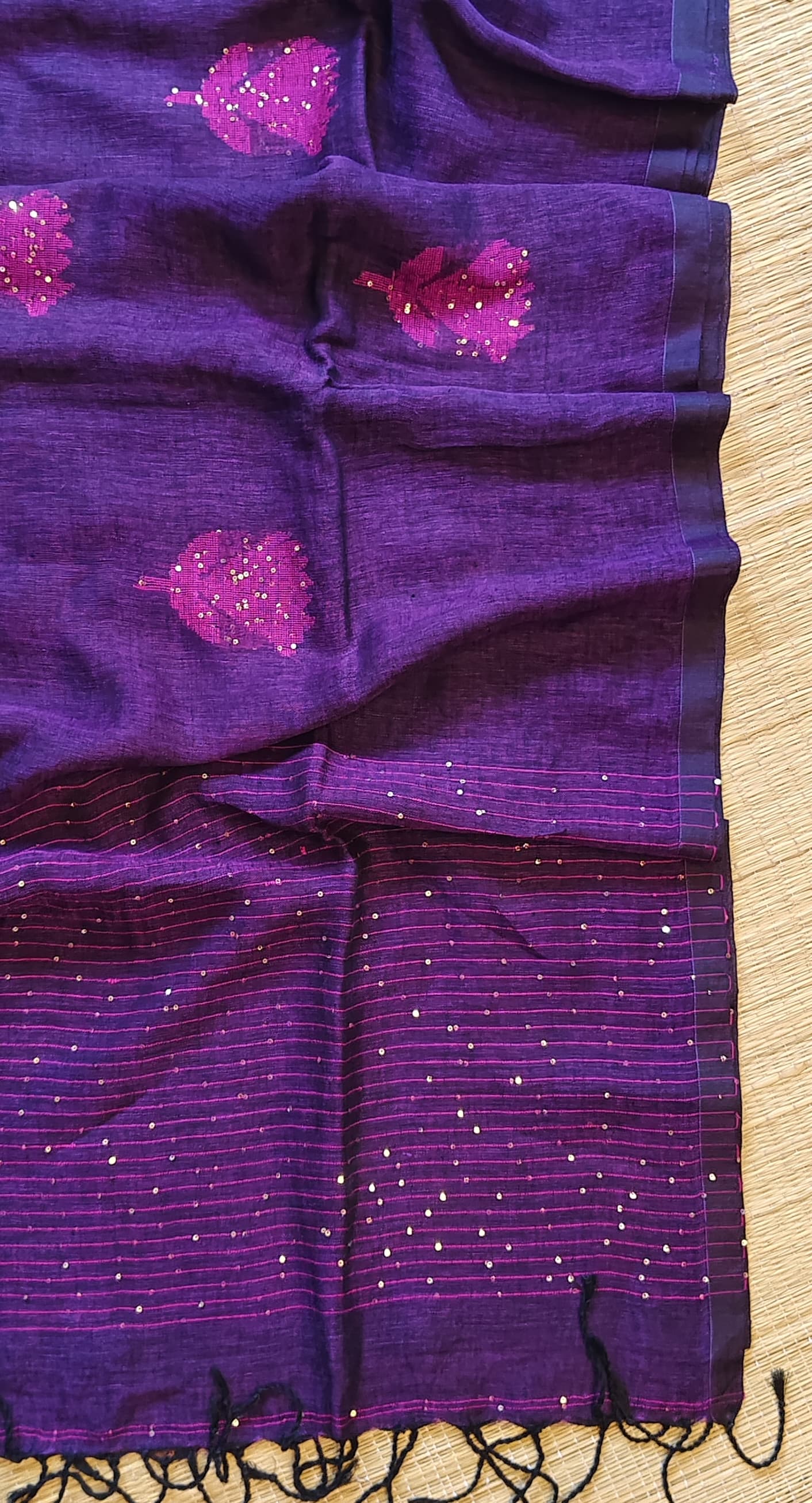 Shri Pure Linen by Linen handwoven floral motif Jamdani saree with sequence work on motifs and pallu, needlework butta and check blouse piece by Rihyaaz.