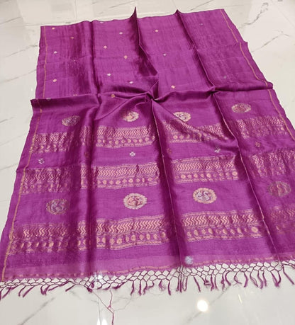 Mabesha by Rihyaaz – Handwoven Tussar by Tussar Jamdani saree with intricate needlework, elegant swan motifs, and matching running blouse piece.