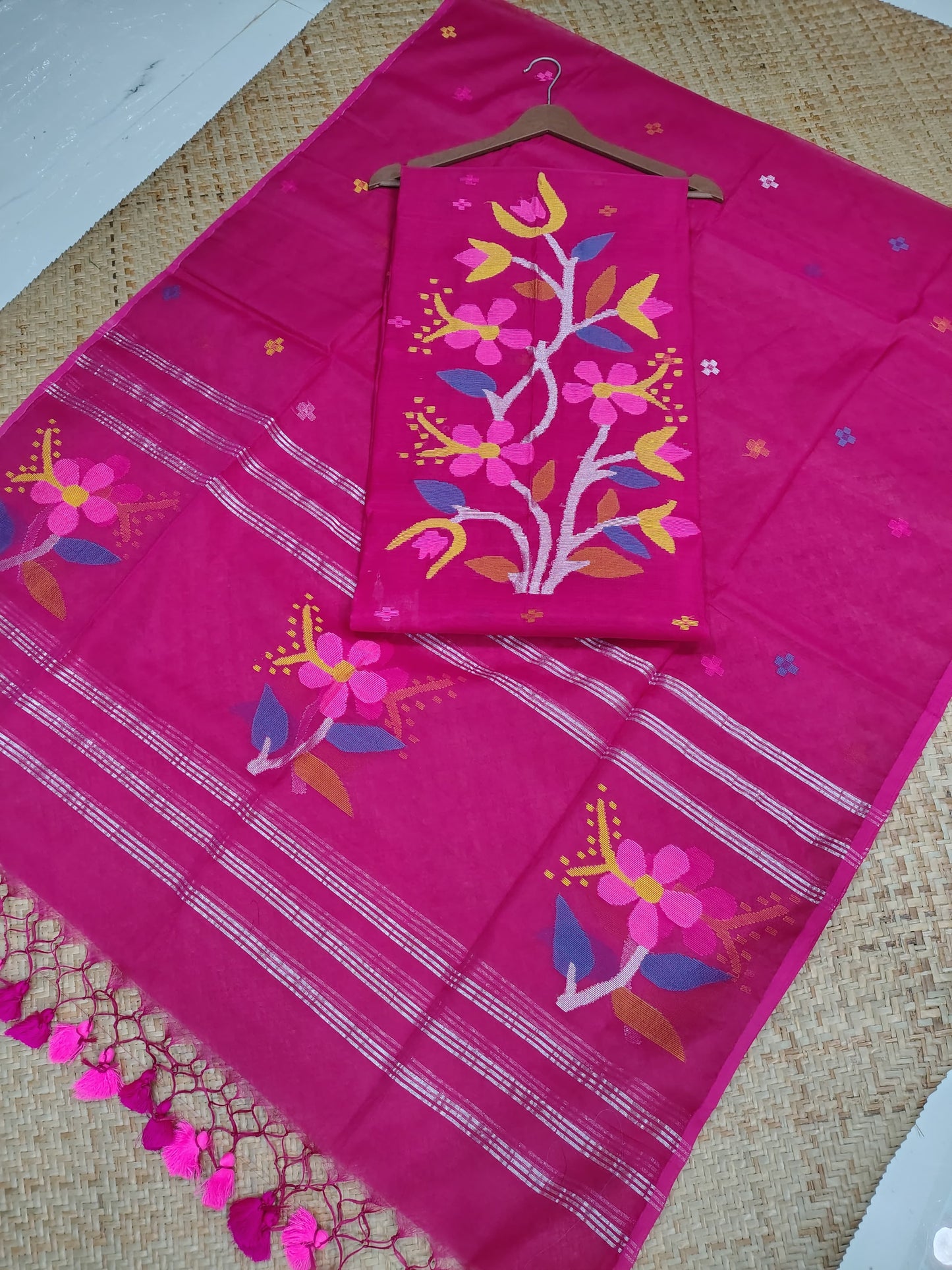 Joba Maslin Jamdani handwoven suit with 2.5-meter top and 2.5-meter tassel-finished dupatta by Rihyaaz.