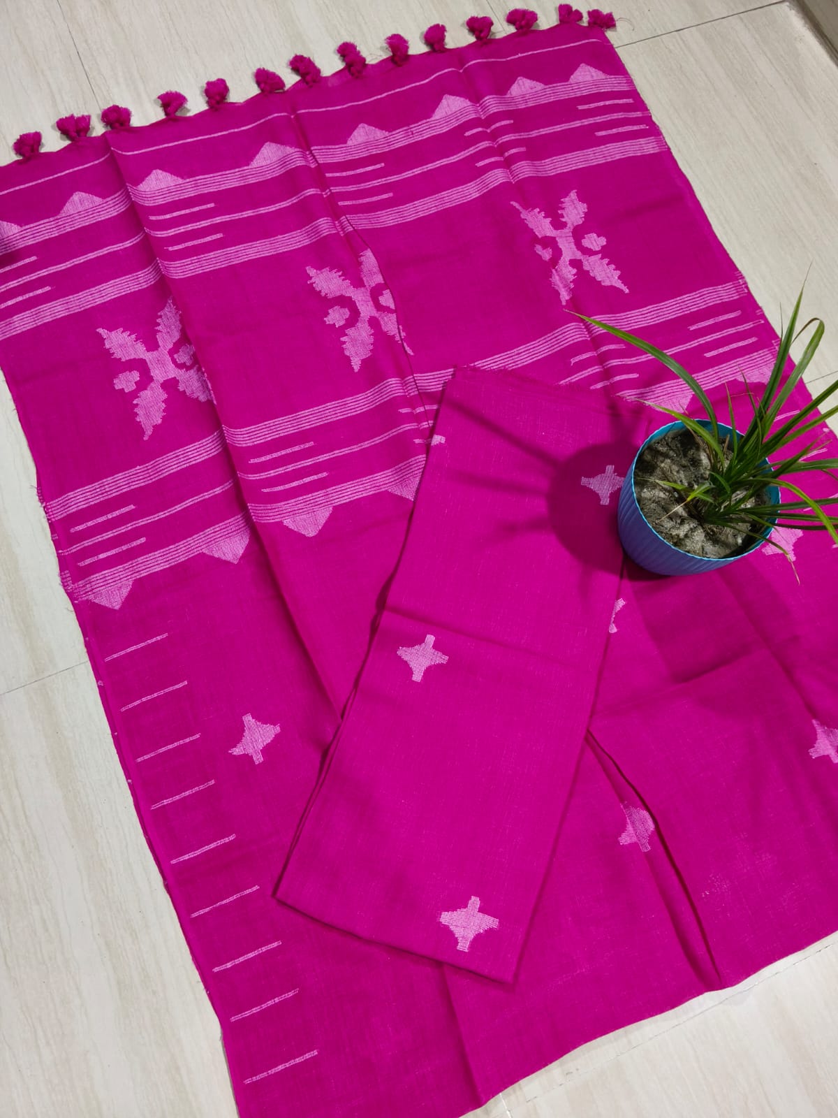 Sparsh linen Jamdani suit with 3-meter top and 2.5-meter tasselled dupatta by Rihyaaz