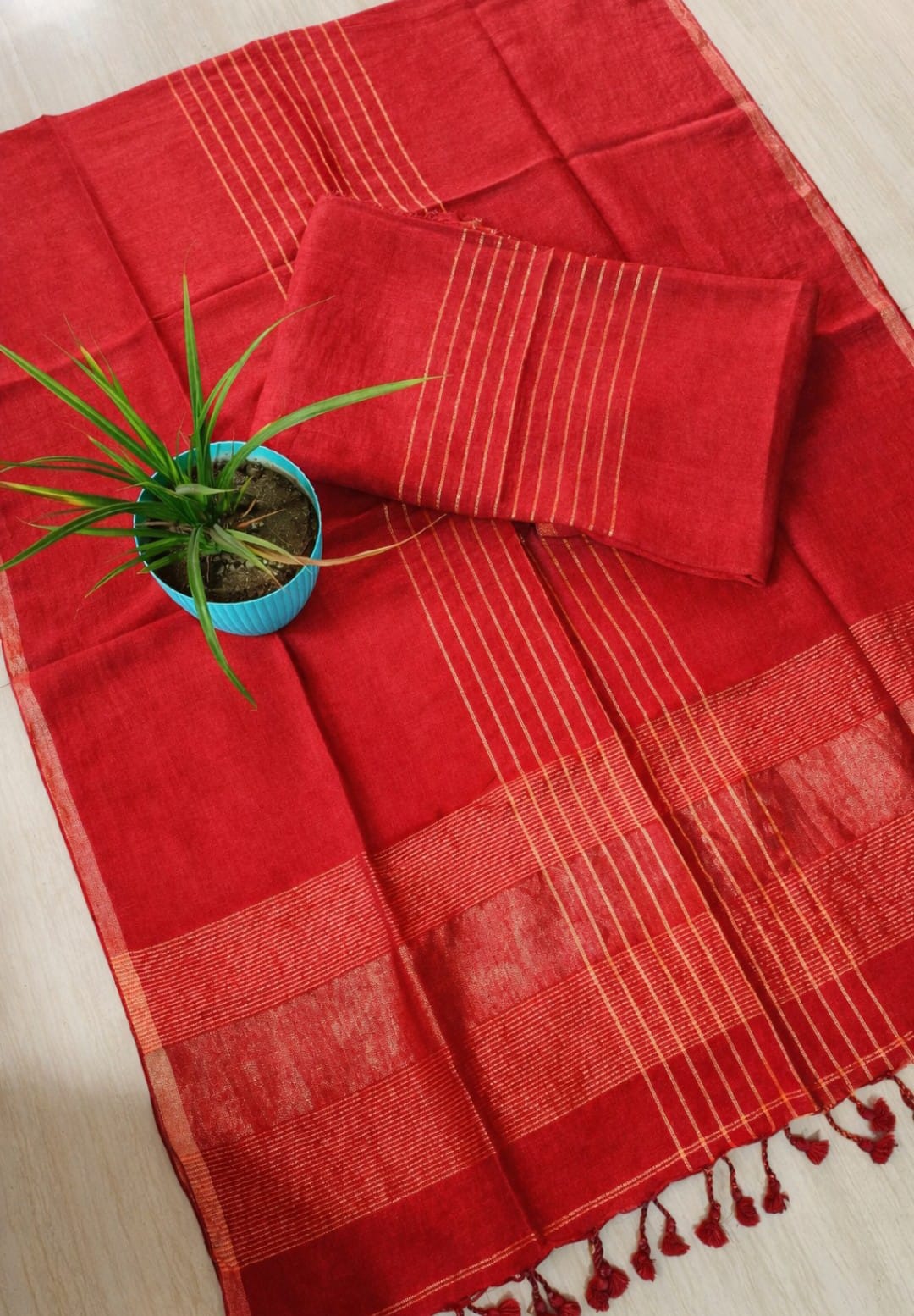 Varta 120 count linen Jamdani suit with handwoven detailing, 3 meter top and 2.5 meter dupatta by Rihyaaz