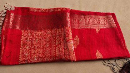 Premium pure Matka silk Benarasi saree with running Matka blouse piece by Rihyaaz