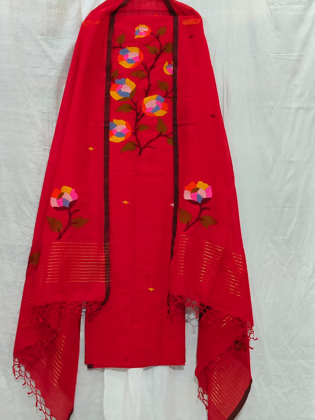 Poppy Mul cotton handloom suit with beautiful floral motifs, woven in soft Mulcotton Tantuj fabric by Rihyaaz.