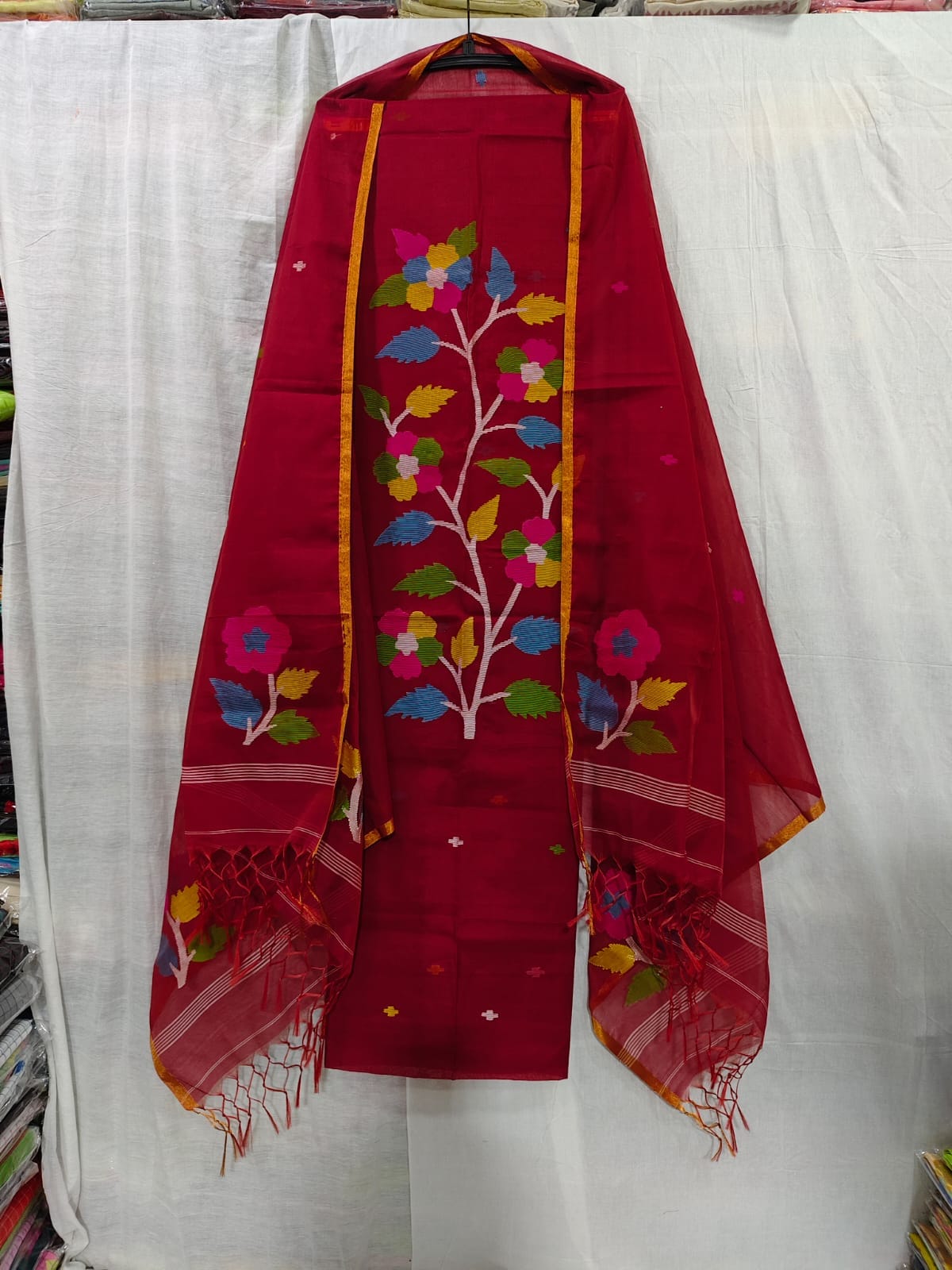 Petunia needle-woven Jamdani Muslin suit set by Rihyaaz, featuring a 2.5-meter top and 2.5-meter dupatta with elegant tassel detailing, showcasing traditional handloom craftsmanship and timeless ethnic style.