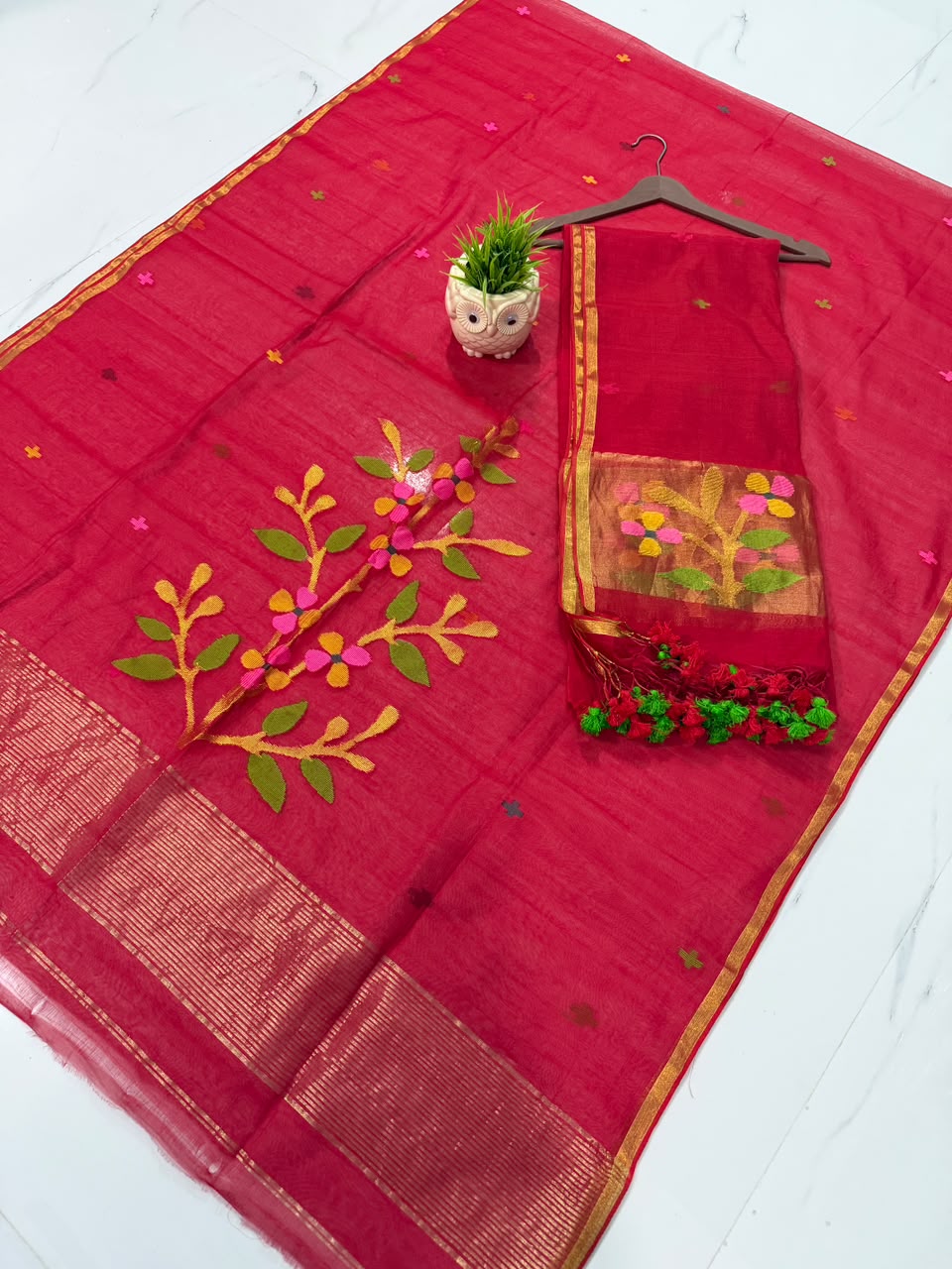 Muslin Jamdani handwoven suit set with 2.5-meter top and 2.5-meter dupatta featuring elegant tassels by Rihyaaz.