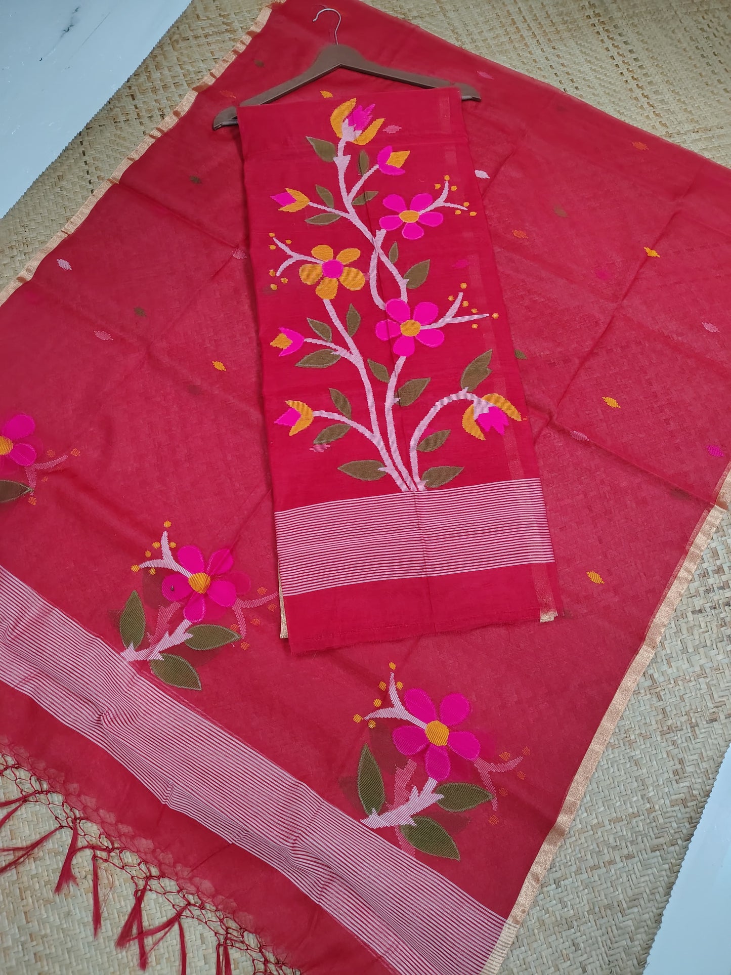 Joba Maslin Jamdani handwoven suit with 2.5-meter top and 2.5-meter tassel-finished dupatta by Rihyaaz.