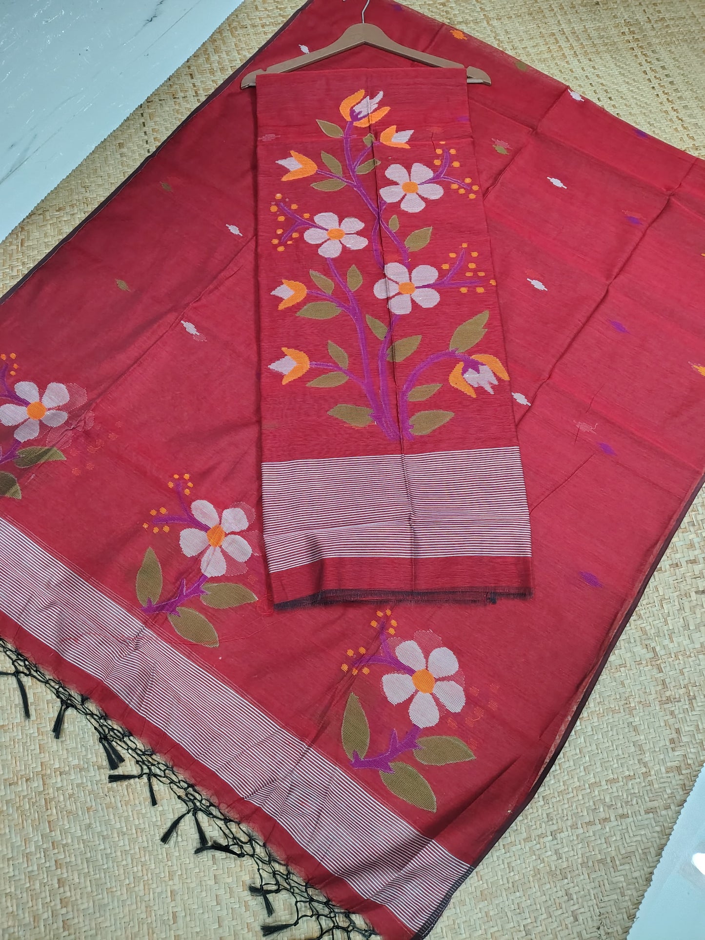 Joba Maslin Jamdani handwoven suit with 2.5-meter top and 2.5-meter tassel-finished dupatta by Rihyaaz.