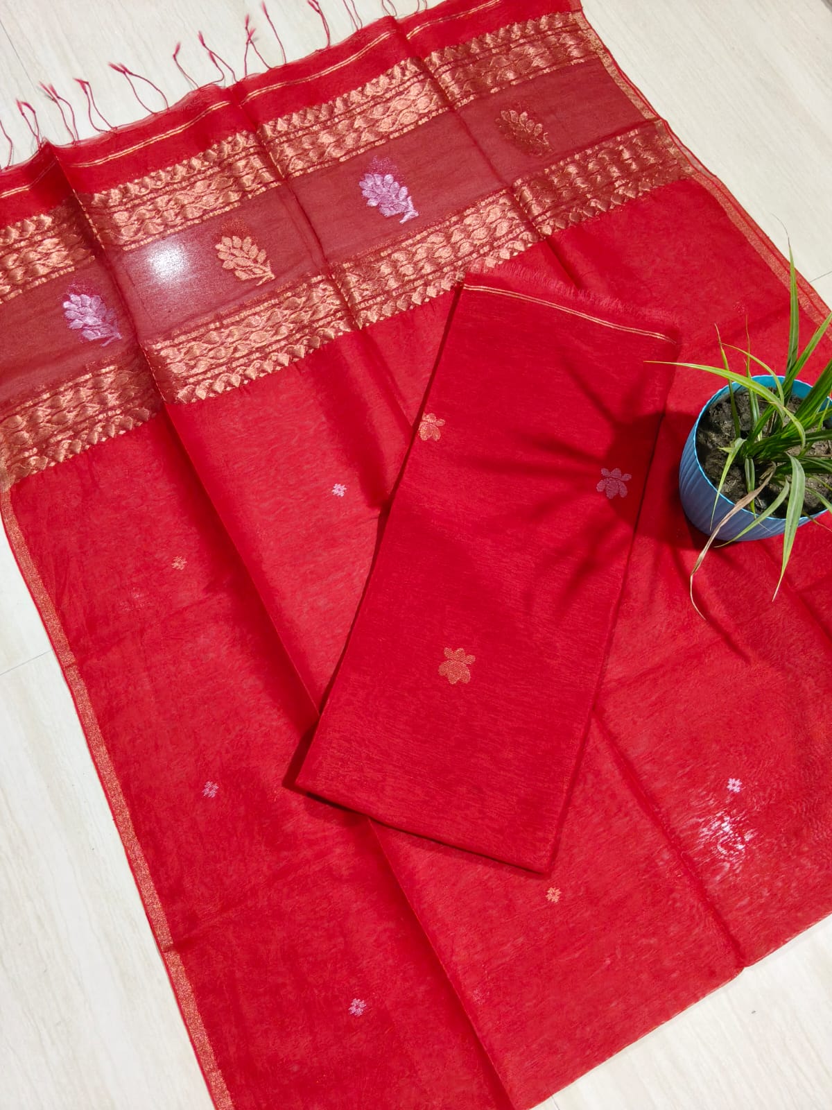 Rashi Silk Linen Lotus Jamdani Suit Set by Rihyaaz featuring a 3-meter silk linen top with a 2.5-meter tassel dupatta, showcasing elegant handwoven Lotus Jamdani craftsmanship.