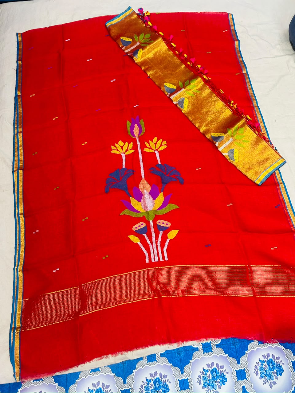 Linen Jamdani suit set by Rihyaaz featuring 2.5 metre top fabric and dupatta, showcasing elegant traditional Jamdani weaving and handcrafted ethnic design.