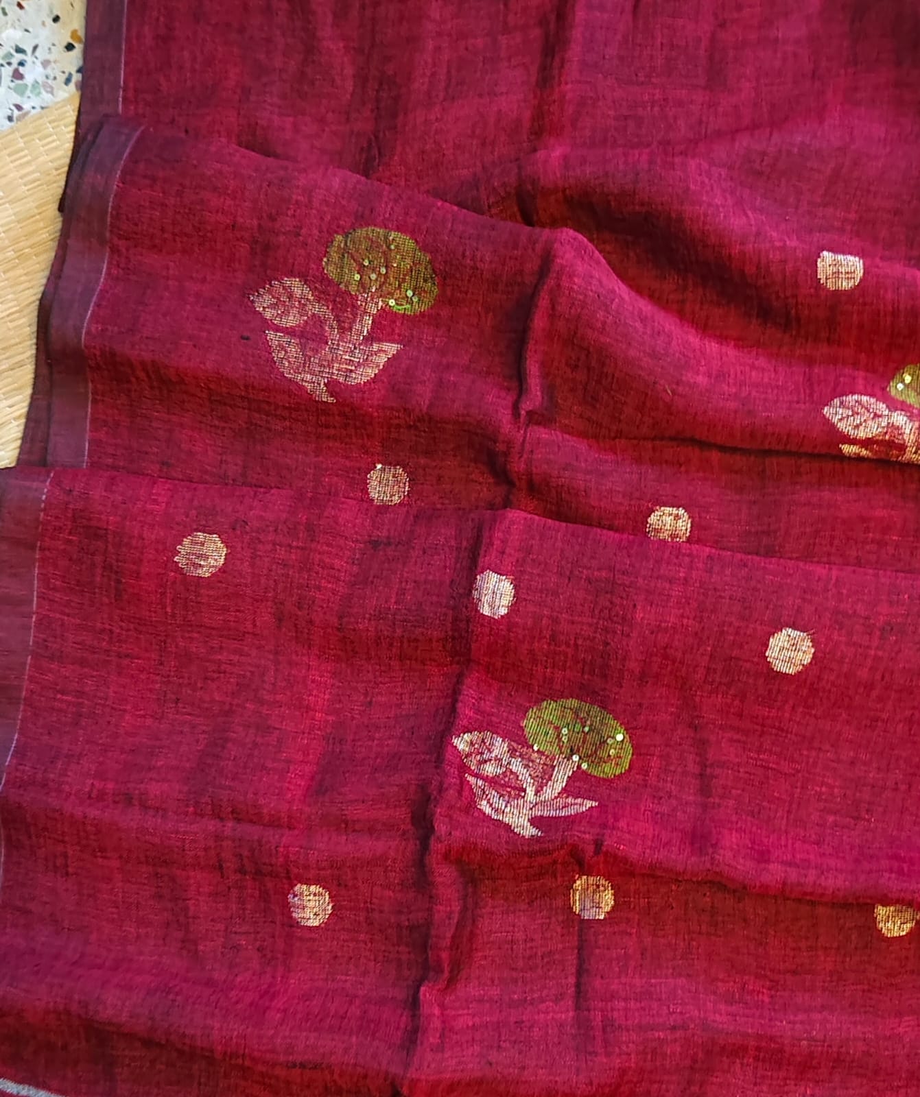 Rukh Pure Linen by Linen handwoven floral motif Jamdani saree with sequence work on motifs and pallu, needlework butta and blouse piece by Rihyaaz