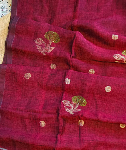 Rukh Pure Linen by Linen handwoven floral motif Jamdani saree with sequence work on motifs and pallu, needlework butta and blouse piece by Rihyaaz