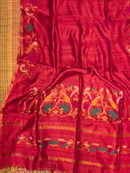 Utsav red Pure Matka Jamdani saree by Rihyaaz Fashions featuring a Paithani-style pallu, handwoven designer border and contrasting tested zari borders.
