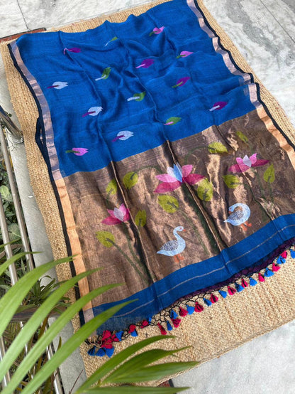 Meenal linen tissue palla Paithani Jamdani saree by Rihyaaz with intricate traditional Lotus and Swan motifs to give an elegant festival look.