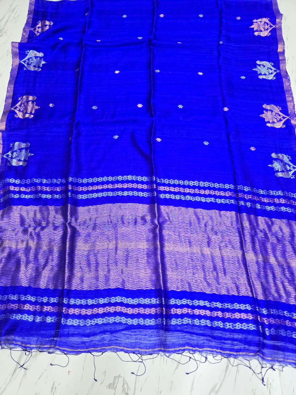 Suhina by Rihyaaz Fashions, Royal blue pure Matka silk handwoven saree with running blouse piece. Featuring authentic silk texture, and Silk Mark certification, traditional Indian handloom craftsmanship and elegant festive styling.