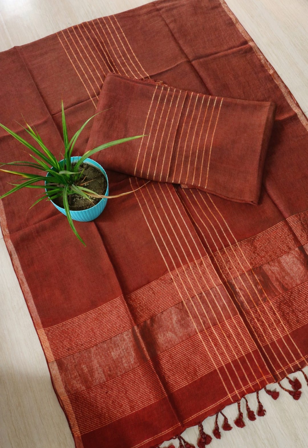Varta 120 count linen Jamdani suit with handwoven detailing, 3 meter top and 2.5 meter dupatta by Rihyaaz