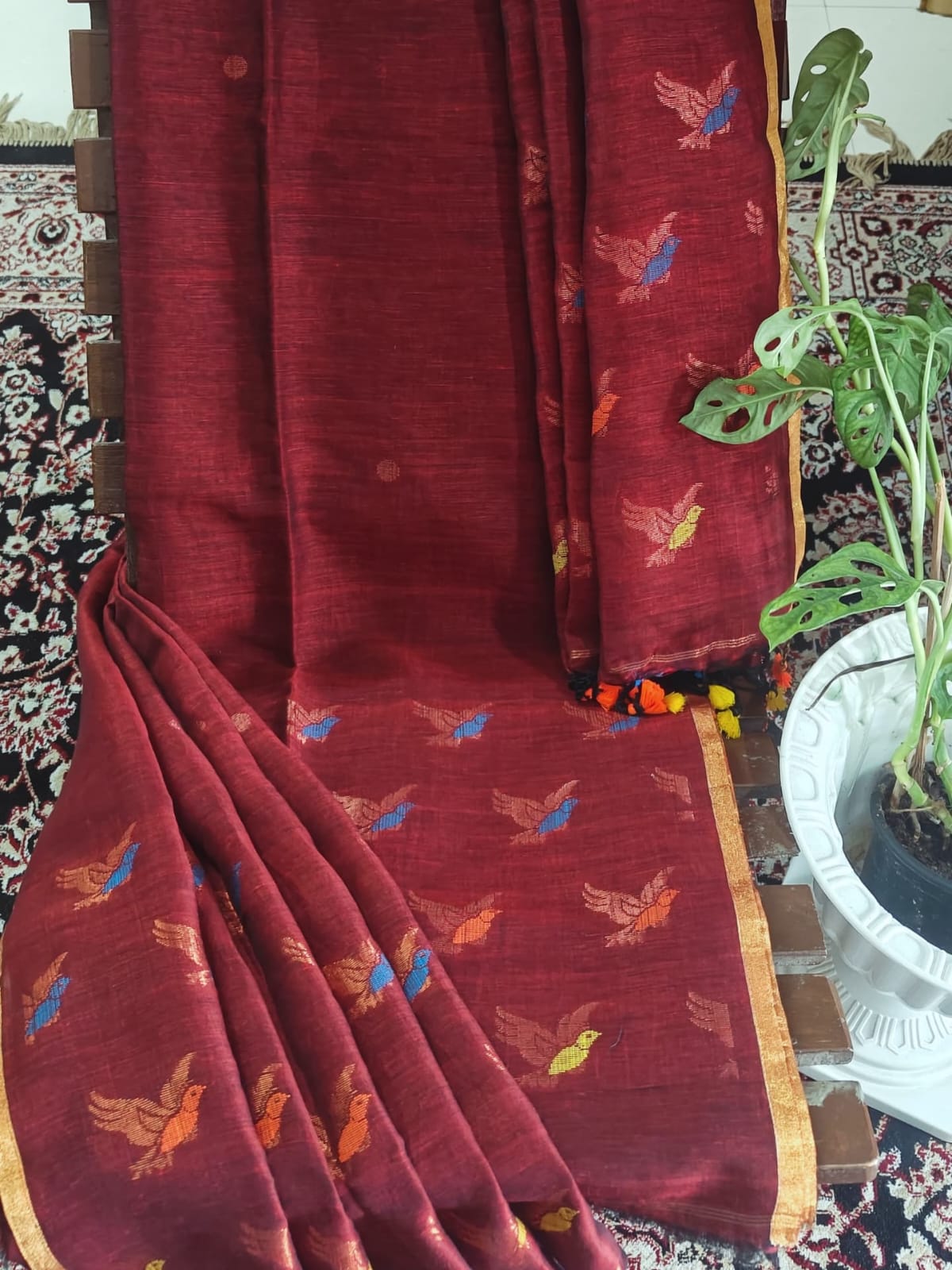 Shalik, an elegant 2-piece Jamdani suit crafted in luxurious linen with intricate zari meenakari detailing by Rihyaaz.