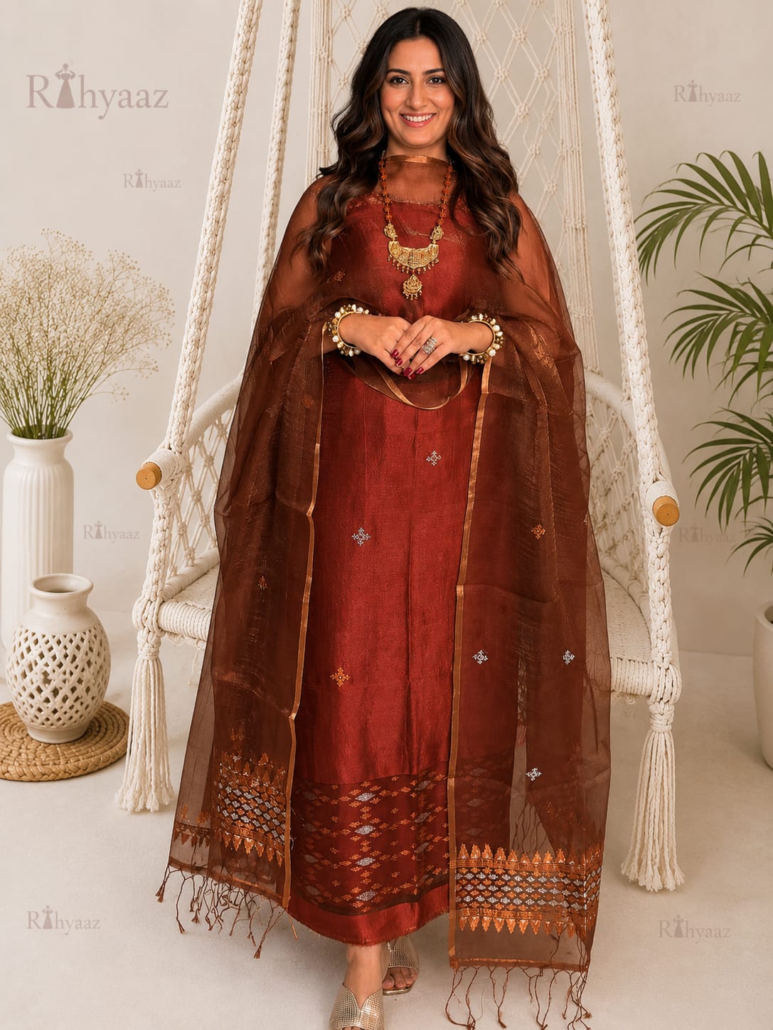 Abha by Rihyaaz – Silk linen dual zari Jamdani weaved suit with an elegant resham dupatta, handcrafted ethnic wear featuring traditional weaving and premium festive craftsmanship.
