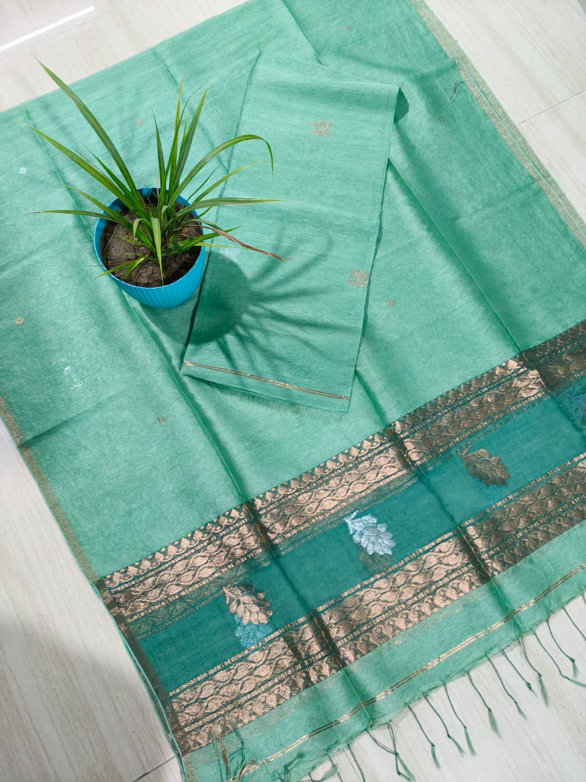 Rashi Silk Linen Lotus Jamdani Suit Set by Rihyaaz featuring a 3-meter silk linen top with a 2.5-meter tassel dupatta, showcasing elegant handwoven Lotus Jamdani craftsmanship.