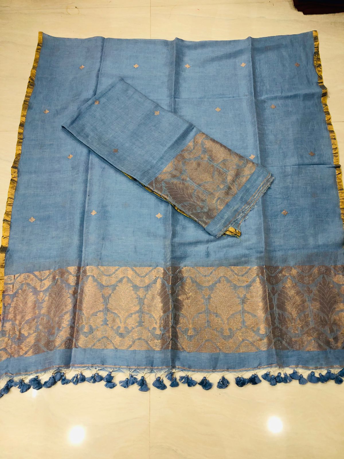 Kanchan - Premium Handwoven Linen Suit Set by Rihyaaz featuring elegant handcrafted linen fabric with traditional Indian weaving, luxury ethnic wear for festive, office, and casual occasions.