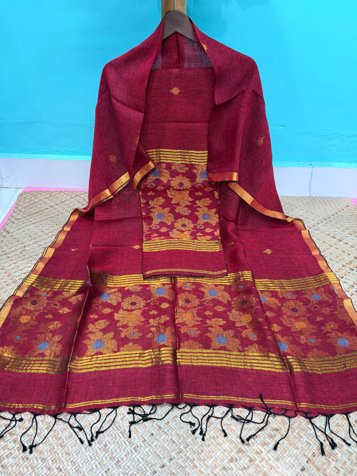 Floret linen floral weaved Jamdani suit set by Rihyaaz
