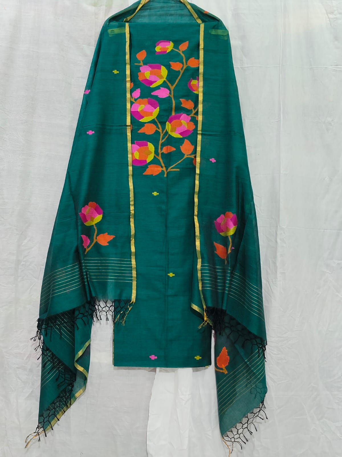 Poppy Mul cotton handloom suit with beautiful floral motifs, woven in soft Mulcotton Tantuj fabric by Rihyaaz.