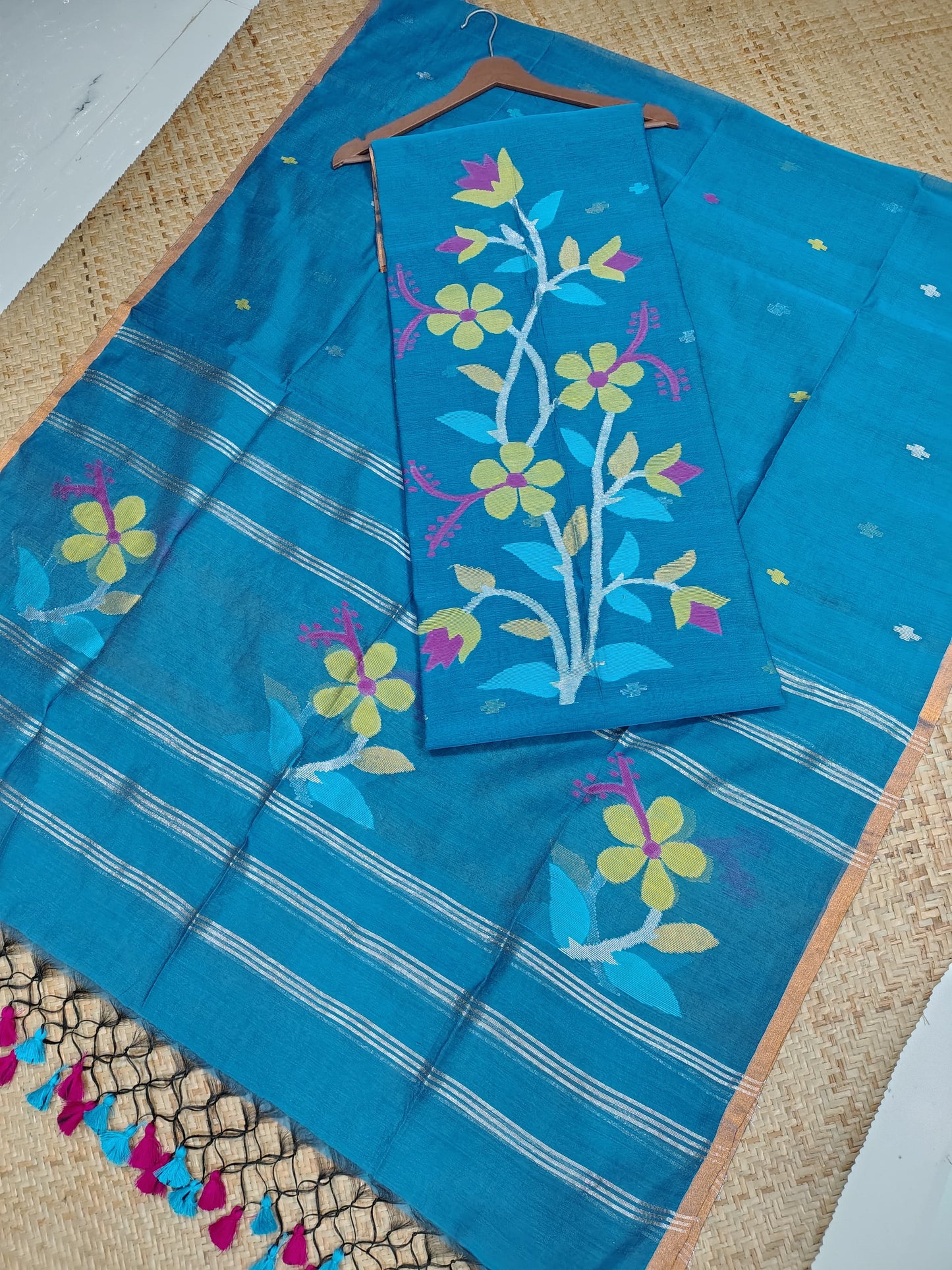 Joba Maslin Jamdani handwoven suit with 2.5-meter top and 2.5-meter tassel-finished dupatta by Rihyaaz.