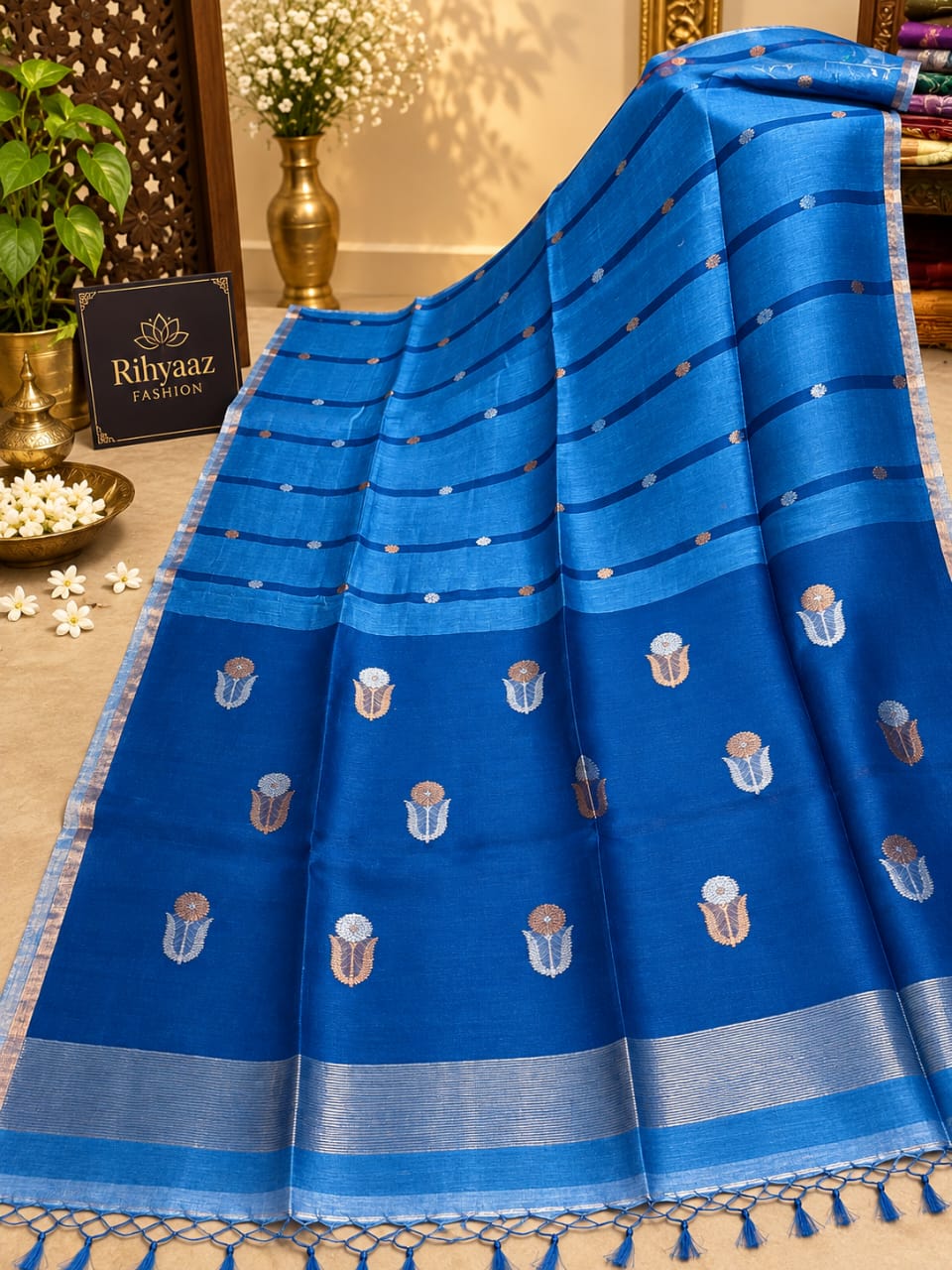 Shop Moss Turquoise Silk Linen Resham Palla Sona Rupa Dual Zari Weaved Jamdani Saree by Rihyaaz. Handwoven heritage, refined detailing and timeless Indian elegance.