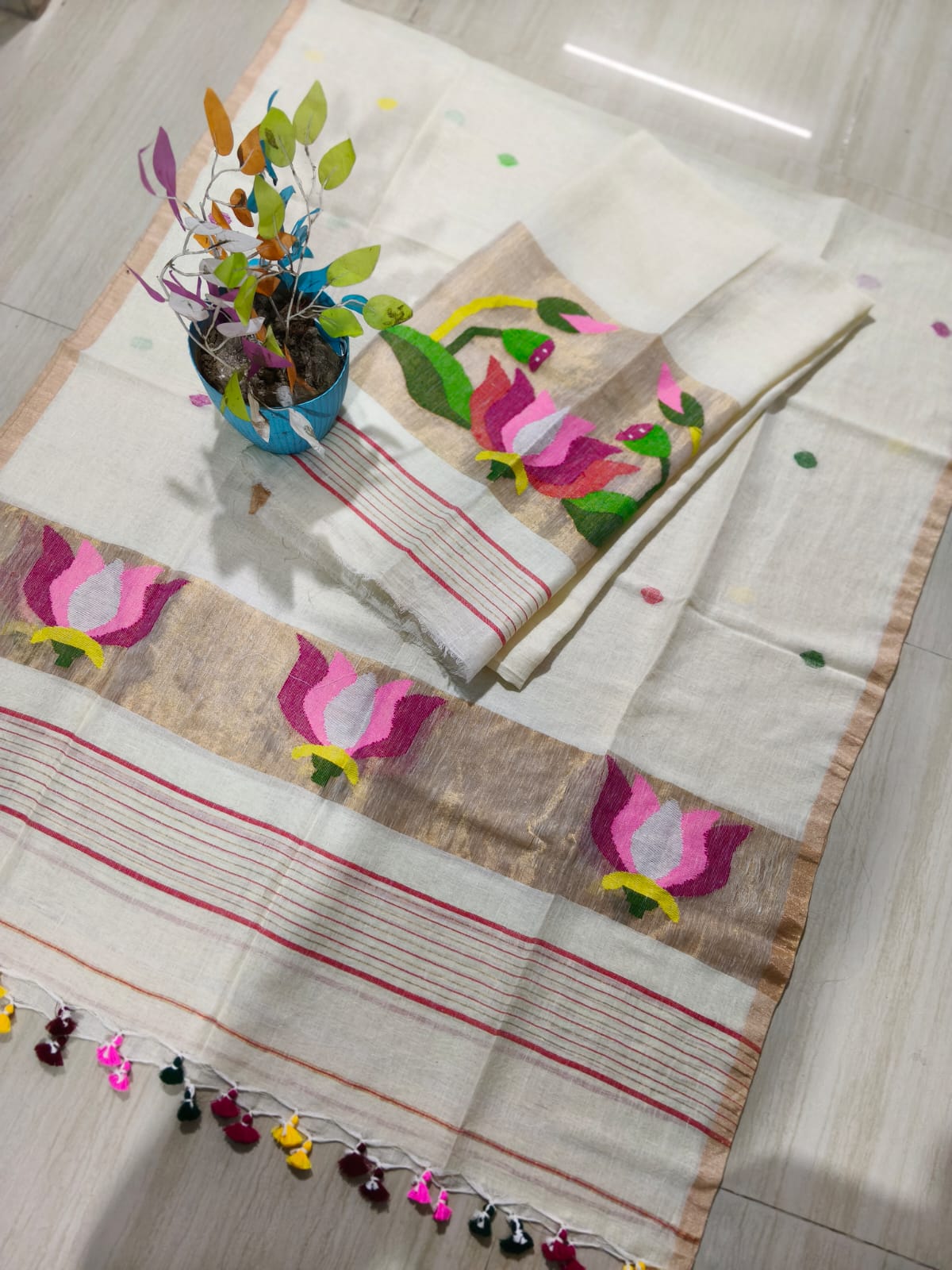 Cocoon White Jayshree linen by linen suit with intricate needle tissue patta Jamdani weaving, premium traditional ethnic wear by Rihyaaz.