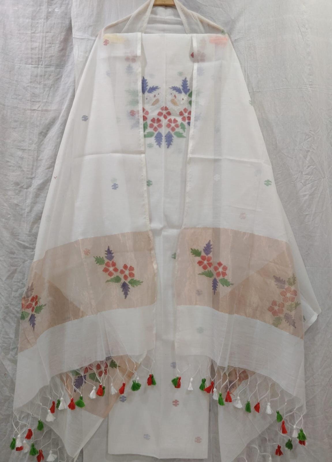Rihyaaz Muslin Jamdani suit with matching tassel dupatta and delicate needle-weaved floral motifs.