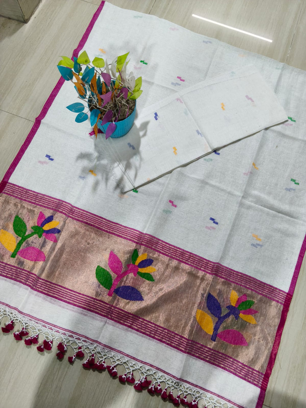 Moho white pure Jayshree by Jayshree linen suit with Paithani palla weave Dupatta by Rihyaaz