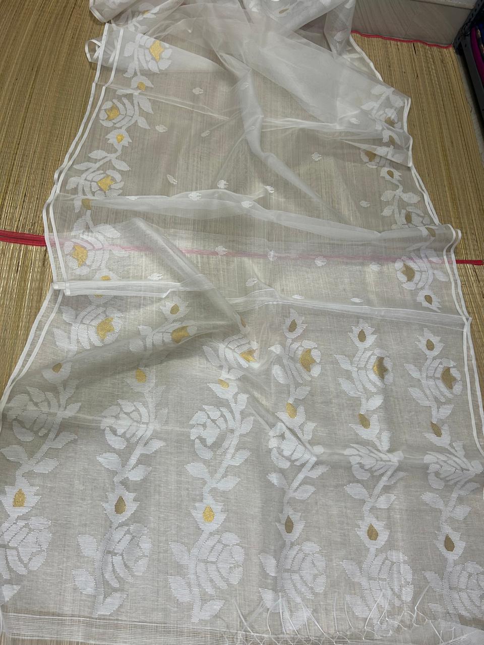 𝓢𝓻𝓲𝓵𝓪𝓽𝓱𝓪 – Pure Muslin Jamdani Saree | Premium Handwoven Saree | Rihyaaz