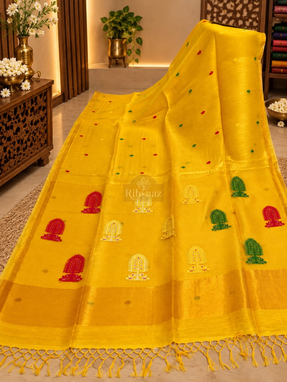 Mukut yellow linen silk handwoven Jamdani saree by Rihyaaz, featuring elegant handwoven Jamdani craftsmanship on premium silk-linen fabric.
