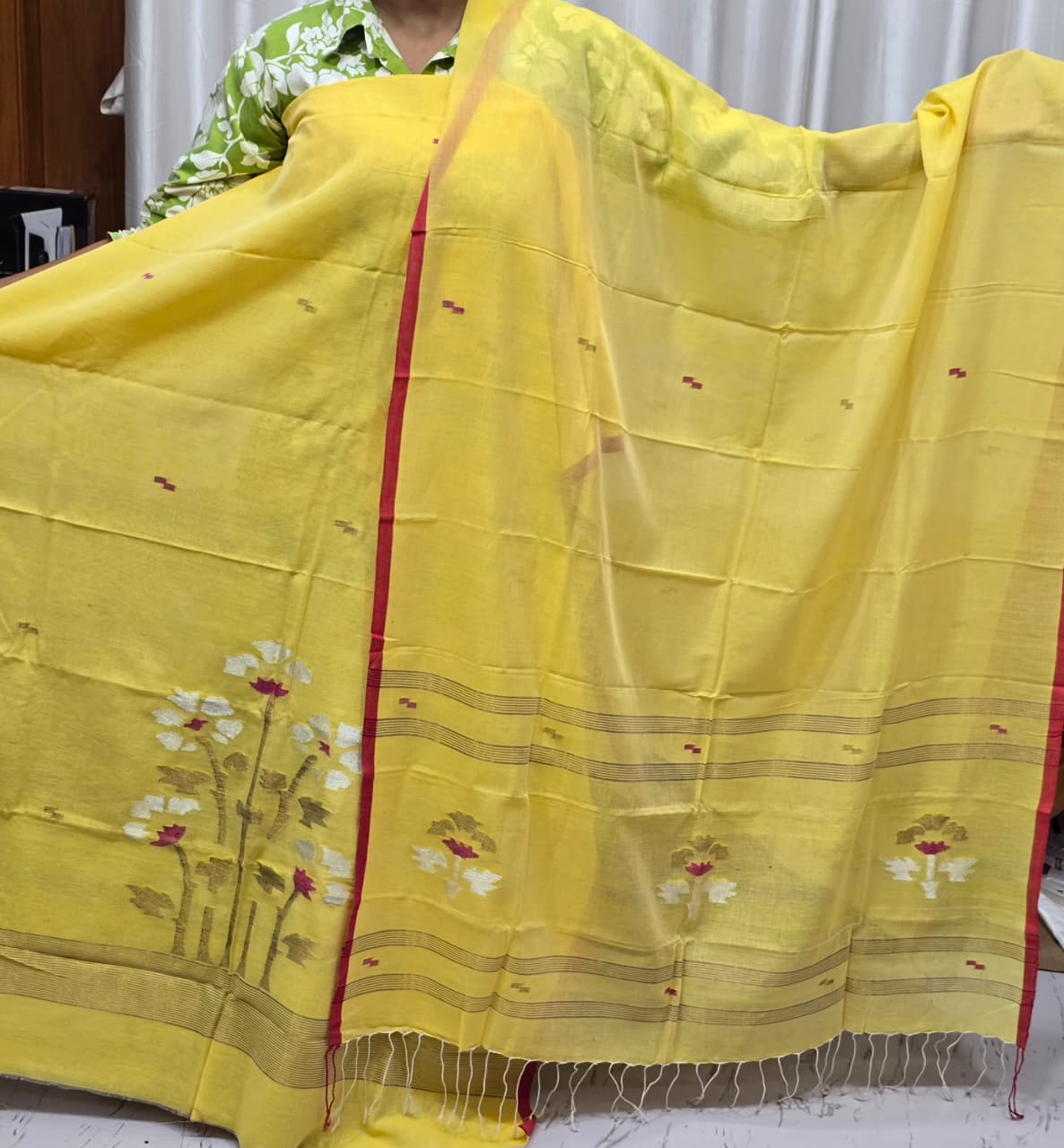 Tora – Mul Cotton Dual Zari Woven Jamdani Suit with handwoven elegant dual zari floral motif detailing on soft, lightweight cotton fabric. A handwoven elegance by Rihyaaz.