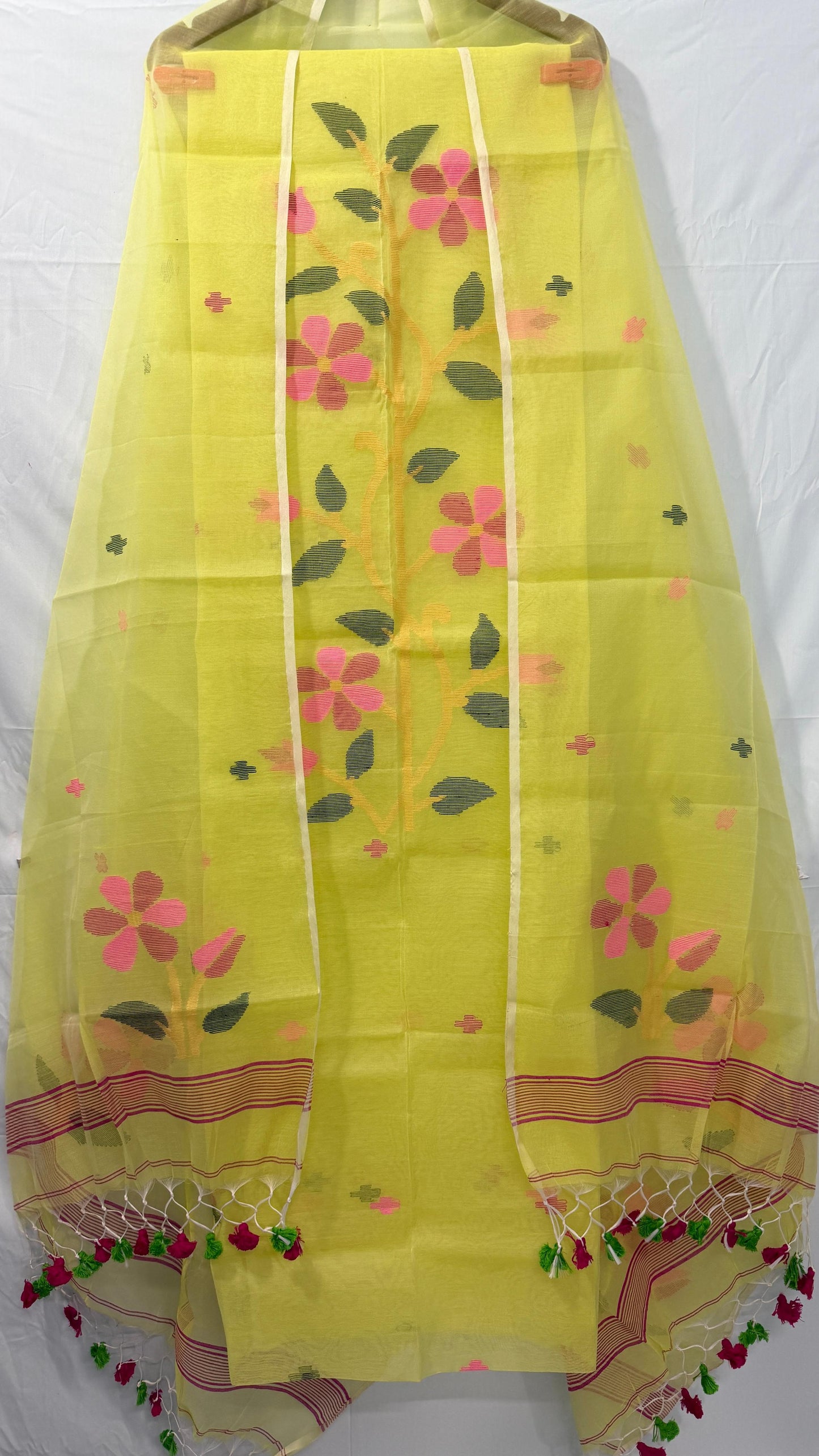 Rihyaaz Muslin Jamdani suit with handwoven detailing, 2.5 meter top and 2.5 meter tassel-finished dupatta.