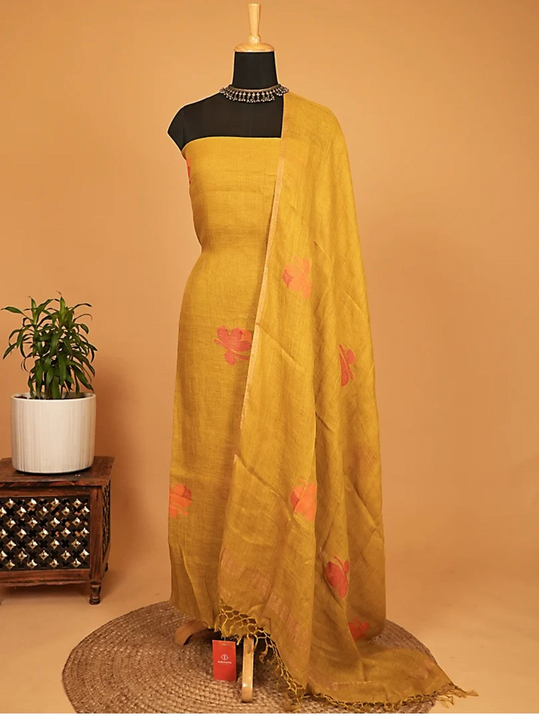 Kaash yellow pure Jayshree linen and 120 count linen handwoven Jamdani suit set with 3 metre kurta fabric and 2.5 metre dupatta by Rihyaaz Fashions.