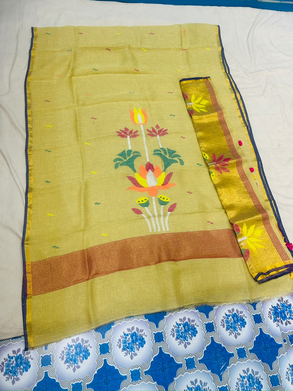 Linen Jamdani suit set by Rihyaaz featuring 2.5 metre top fabric and dupatta, showcasing elegant traditional Jamdani weaving and handcrafted ethnic design.
