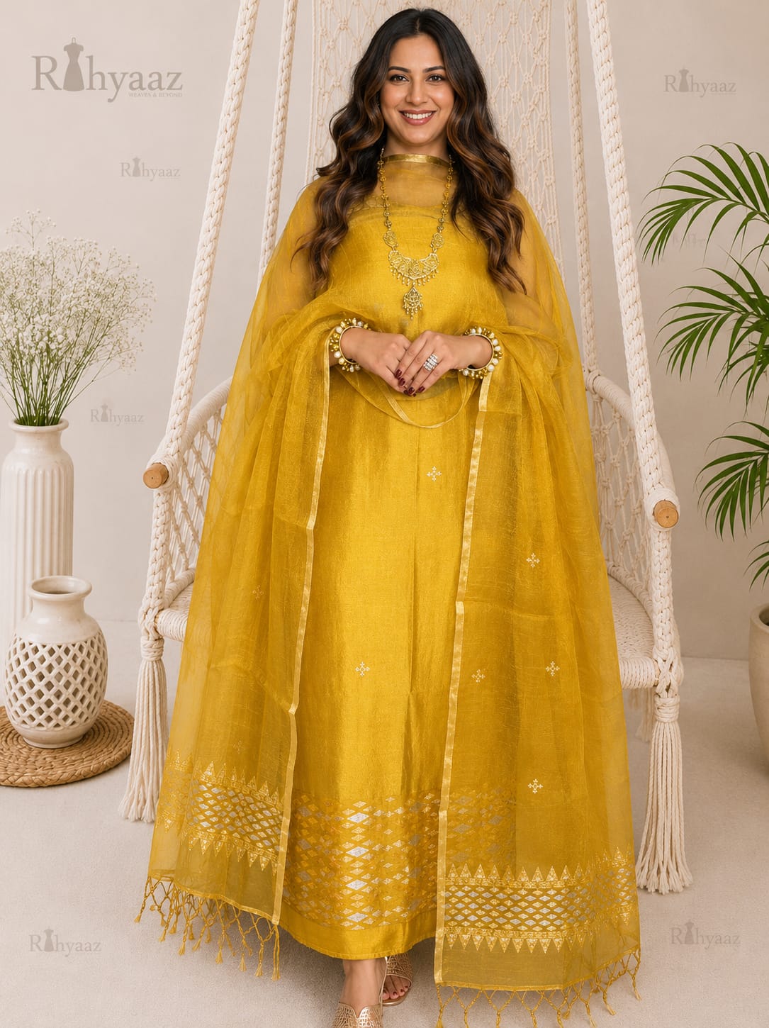 Abha by Rihyaaz – Silk linen dual zari Jamdani weaved suit with an elegant resham dupatta, handcrafted ethnic wear featuring traditional weaving and premium festive craftsmanship.